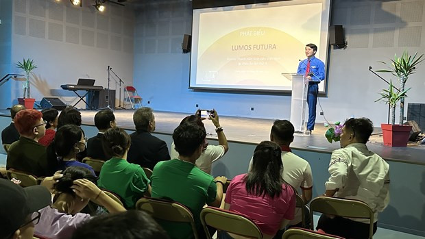 The 9th summer camp of Vietnamese young people in Europe kicks off at the Vietnamese Culture Centre in France on August 24 evening. (Photo: VNA) 