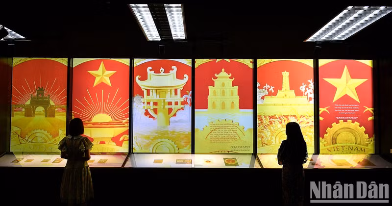Original designs of national emblem displayed in Hanoi