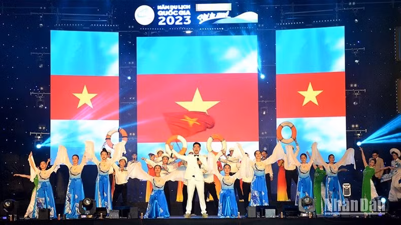 + A performance at the opening ceremony (Photo: Dinh Chau) + A performance at the opening ceremony (Photo: Dinh Chau)