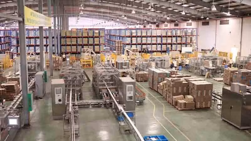 Milk production and canning at Vinasoy Bac Ninh Factory.