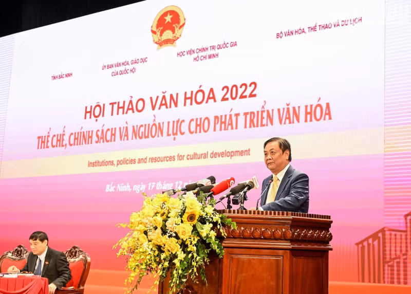 Minister of Agriculture and Rural Development Le Minh Hoan presents a speech on preserving and promoting cultural values in building new-styled rural areas and a perspective on a worth-living countryside.
