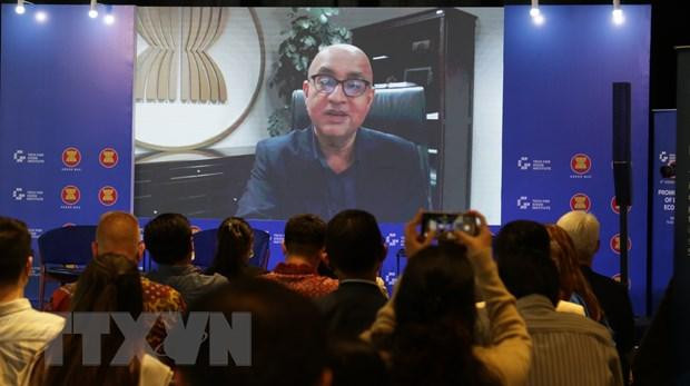 Deputy Secretary-General for the ASEAN Economic Community Satvinder Singh delivers his opening remarks at the 8th ASEAN Economic Community Dialogue, in Jakarta on October 5. (Photo: VNA)