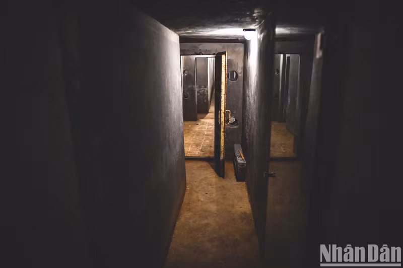 In the early winter of 1970, a unit of Vietnam Army Engineers was mobilised to build a basement right under the working building of Nhan Dan Newspaper. The basement was built under a CHI-shaped design.