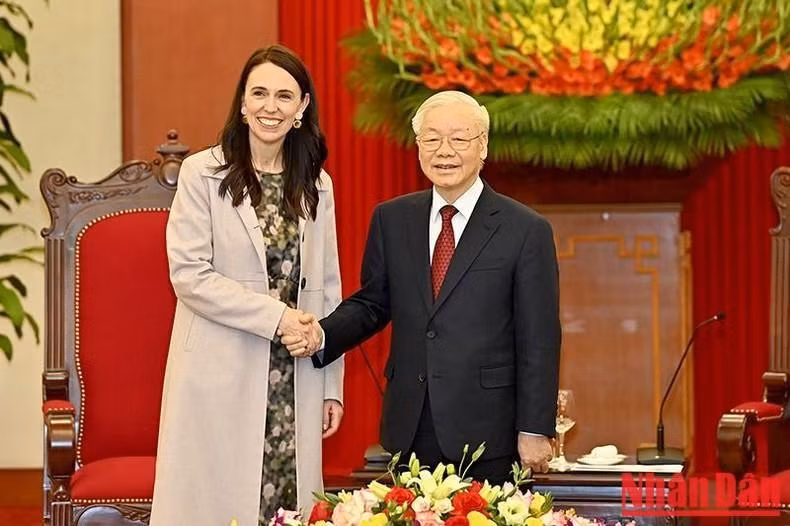 Party General Secretary Nguyen Phu Trong (R) and Prime Minister of New Zealand Jacinda Ardern. (Photo: NDO)
