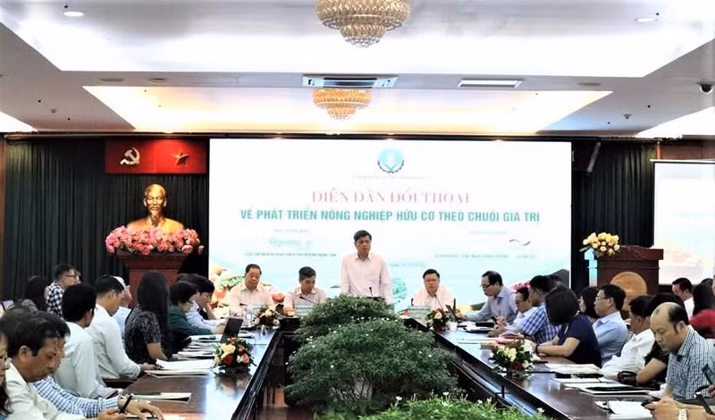 Delegates attend the forum (Photo: doanhnghiephoinhap.vn)