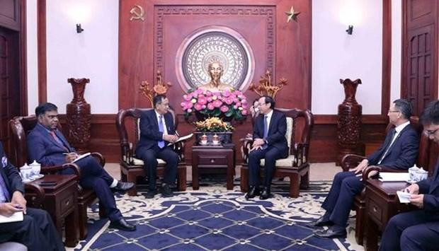 Secretary of the Ho Chi Minh City Party Committee Nguyen Van Nen (right) in a meeting with Indian Minister of State for External Affairs and Education Rajkumar Ranjan Singh on September 27. (Photo: VNA)