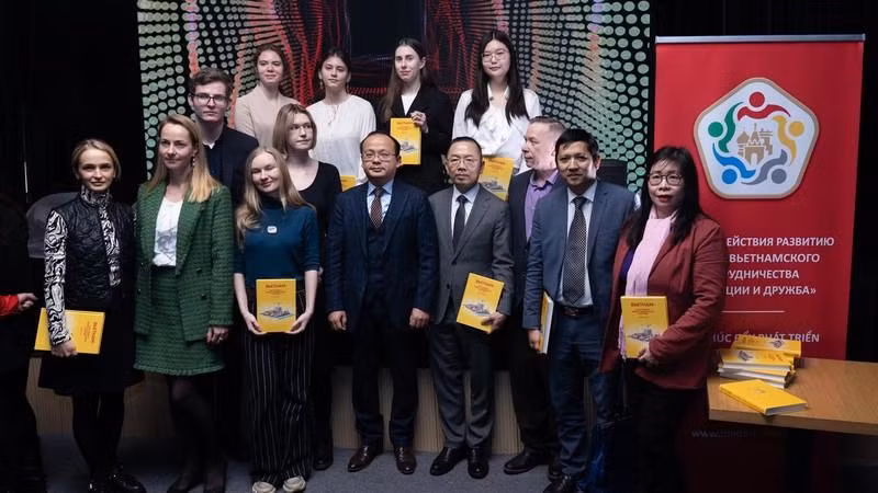 At the launch ceremony for the book. (Photo: NDO)