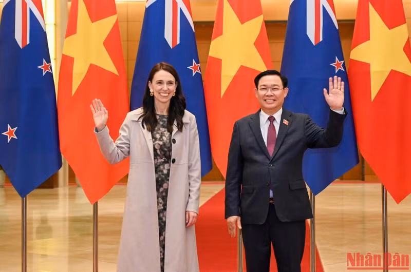 National Assembly Chairman Vuong Dinh Hue and New Zealand Prime Minister Jacinda Ardern in Hanoi on November November 14 (Photo: NDO)