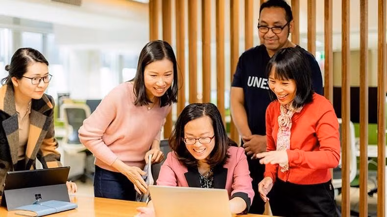 Professor Ly Tran is teaching Vietnamese and Indonesian international students