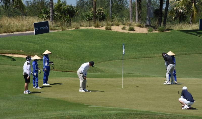 RoK tourists experience golf tourism at BRG Danang Golf Resort. (Photo: ANH DAO)