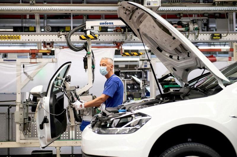 A worker at the Volkswagen assembly line in Wolfsburg, Germany. (Photo: Pool/Reuters)