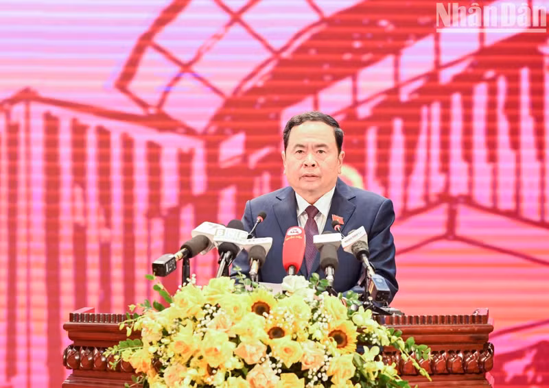 Standing Vice Chairman of the National Assembly Tran Thanh Man, Head of the Steering Committee of the Workshop, delivers the opening speech.