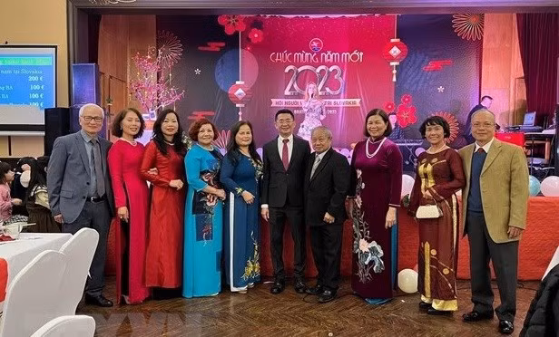 Vietnamese people in Slovakia celebrate Lunar New Year festival. (Photo: VNA)