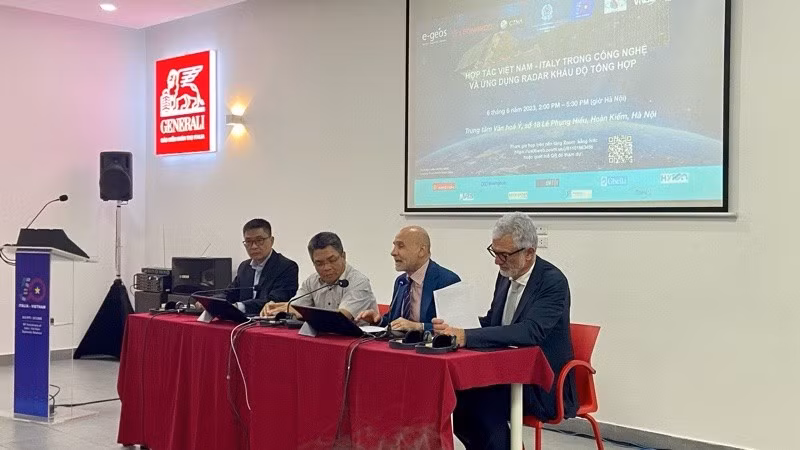 Speakers participating in the conference.