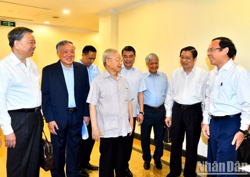 [In Pictures] General Secretary Nguyen Phu Trong chairs a conference on local anti-corruption ảnh 2