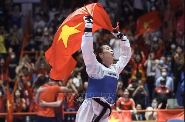 Vietnamese fighter Truong Thi Kim Tuyen (Photo: VNA)