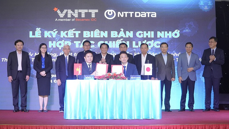 Photo: At the signing ceremony.