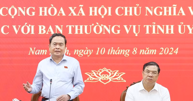 NA Chairman Tran Thanh Man speaks at the meeting with the Standing Committee of the Nam Dinh provincial Party Committee on August 10. (Photo: VNA)