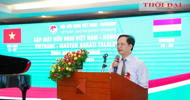 Chairman of the Vietnam-Hungary Friendship Association Vu Hoang Linh speaks at the event. (Photo: baoquocte.vn)