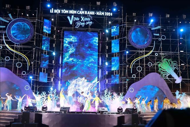 An artistic programme at the opening ceremony of the Cam Ranh Lobster Festival. (Photo: VNA)