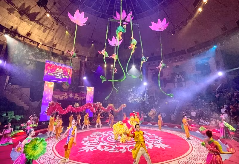 Art performance to welcome the competition. (Photo: Trang Anh)