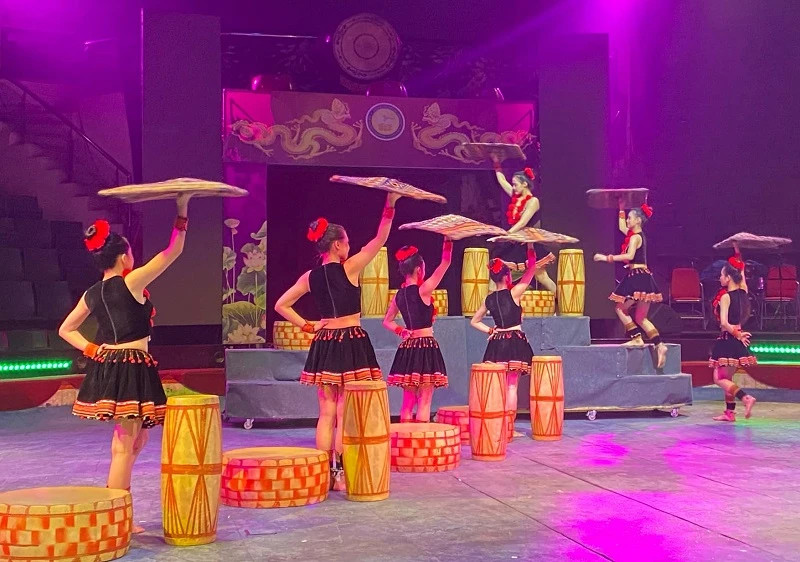 A performance at the closing ceremony. (Photo: THUY DUONG)