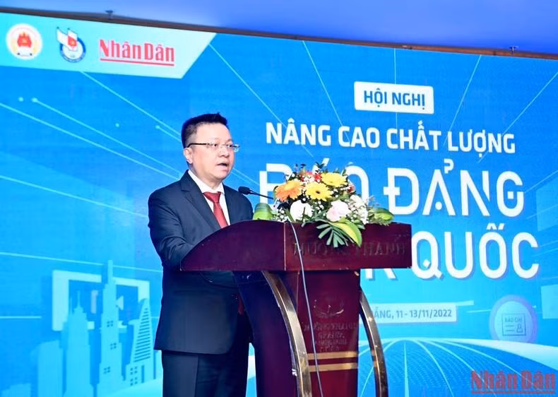 PCC member, Editor-in-Chief of Nhan Dan Newspaper, Deputy Head of the PCC Commission for Communication and Education, and Chairman of the Vietnam Journalists’ Association Le Quoc Minh speaks at the event PCC member, Editor-in-Chief of Nhan Dan Newspaper, Deputy Head of the PCC Commission for Communication and Education, and Chairman of the Vietnam Journalists’ Association Le Quoc Minh speaks at the event