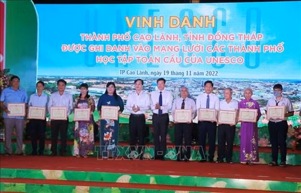Cao Lanh, the capital city of the Mekong Delta province of Dong Thap, celebrated its membership in the UNESCO Global Network of Learning Cities (GNLC) with a ceremony on November 19. (Photo: VNA)