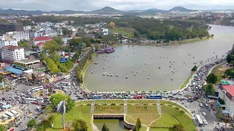 Da Lat’s city centre in tourist season.
