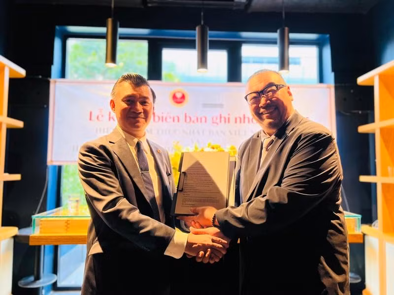 Representatives of the two associations signed a cooperation agreement.