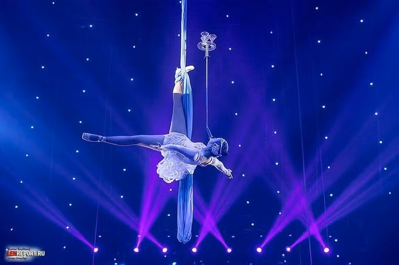 Artist Chu Khanh Huyen competed with a performance of "De Kiem Du Day Lua".