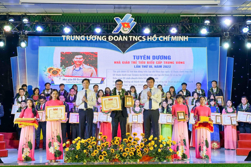 Winners of Outstanding Young Teachers Awards honoured 