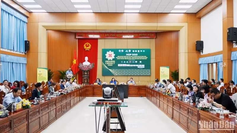 Overview of the press conference.