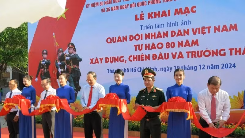 Delegates cutting ribbon to open exhibition