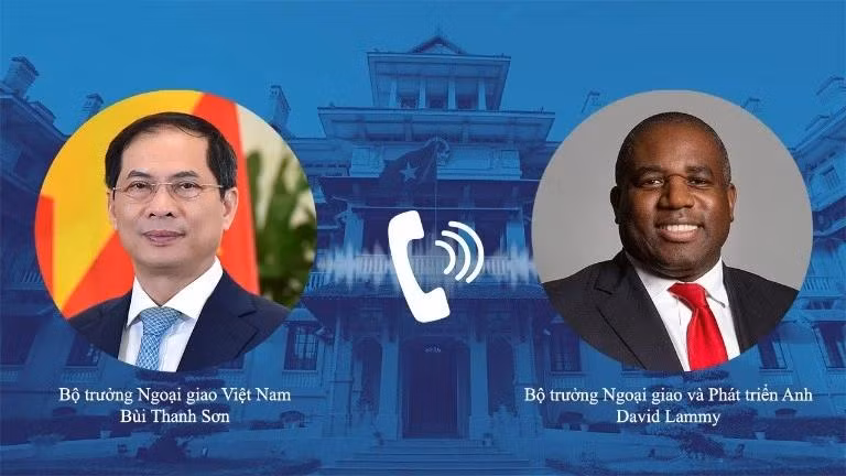 Deputy Prime Minister and Minister of Foreign Affairs Bui Thanh Son and the UK’s Secretary of State for Foreign, Commonwealth and Development Affairs David Lammy hold phone talks on December 20. (Photo: VNA)