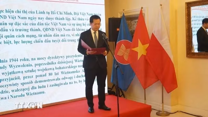 Vietnamese Ambassador to Poland Ha Hoang Hai addresses the event (Photo: VNA)