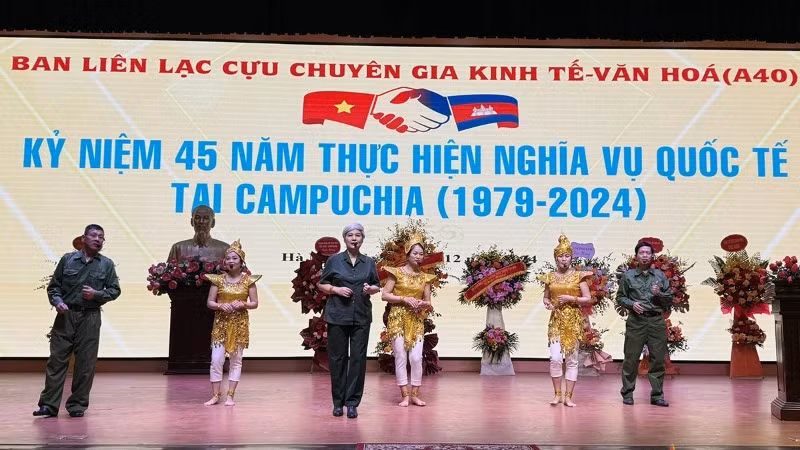 Art performance at the meeting. (Photo: qdnd.vn)