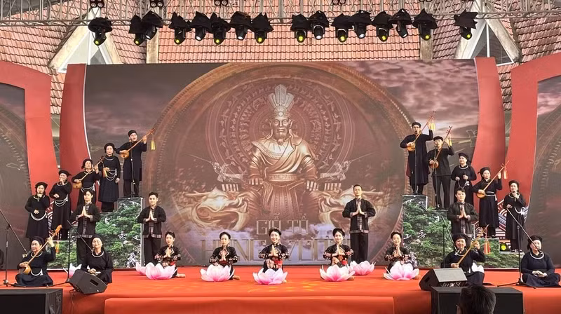 Artisans perform at the Then singing and Tinh lute festival of the Tay, Nung, and Thai ethnic groups in Hanoi in 2024. 