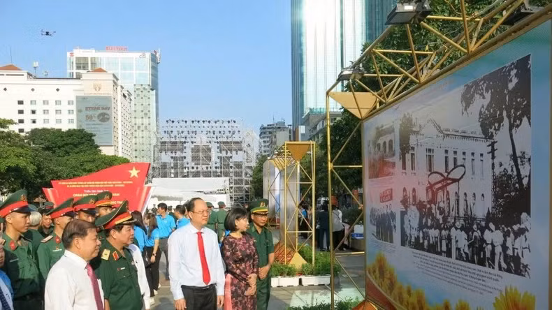 The exhibition attracts many visitors