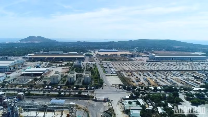 Many opportunities for industrial and tourism development in Dung Quat