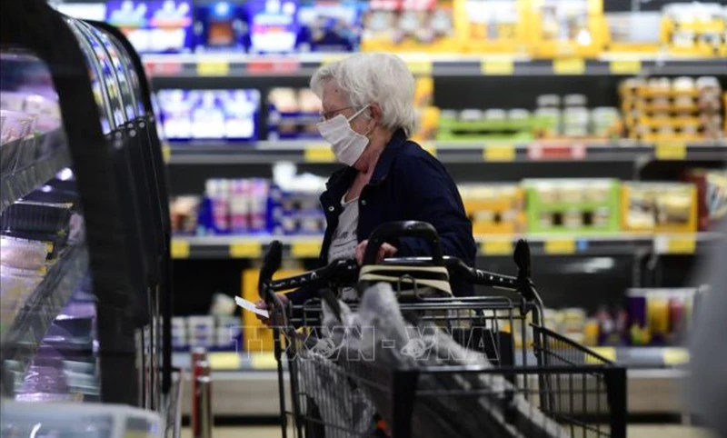 Illustrative photo: Germans shop at a supermarket. 