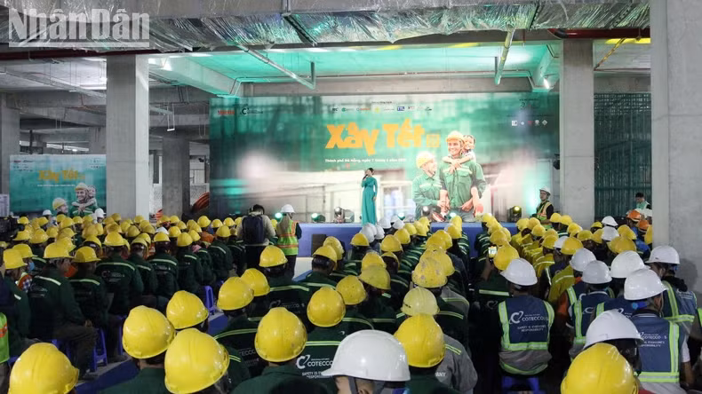 The "Xay Tet 2025" programme will present more than 18,500 Tet gifts to workers nationwide.