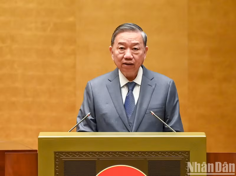 General Secretary To Lam, Head of the Central Steering Committee for Science, Technology, Innovation and Digital Transformation, delivers a speech at the conference.