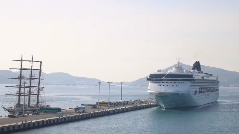Photo: The Norwegian Spirit international cruise ship arrives at Cam Ranh International Port.