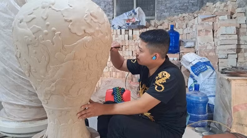 Thanks to continuous innovation, Bat Trang ceramics have a solid position in the market.