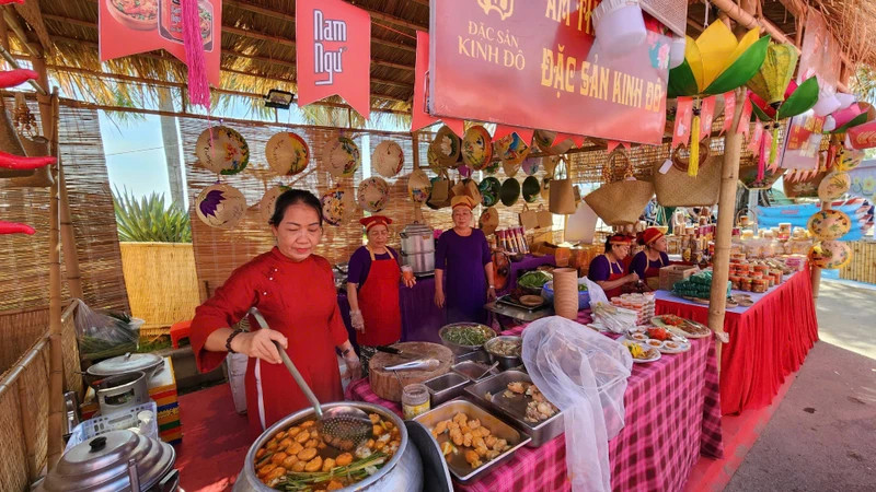 Bustling 'Tet Tay Do 2025' event