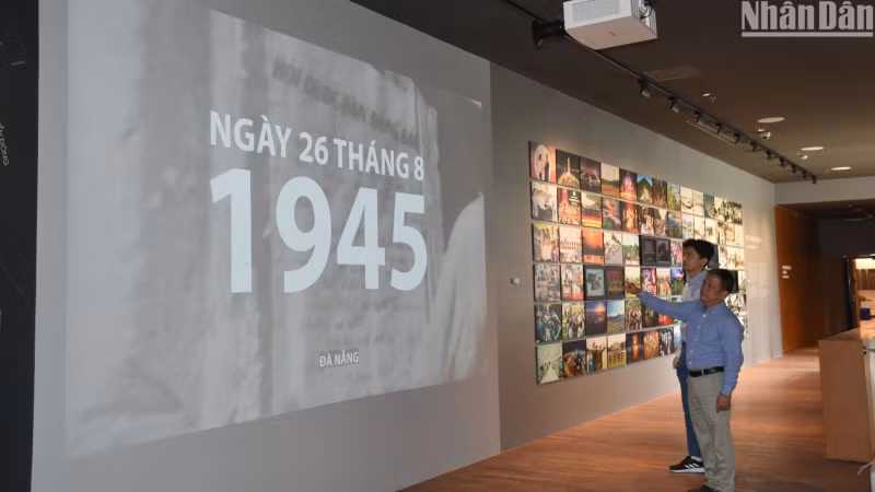 Automatic film projection system about Da Nang’s history. (Photo: ANH DAO)