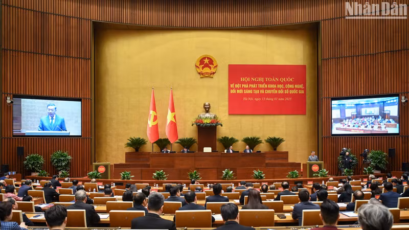 The conference was held face-to-face at Dien Hong Hall - National Assembly, combined with an online form, with the participation of 978,532 delegates.