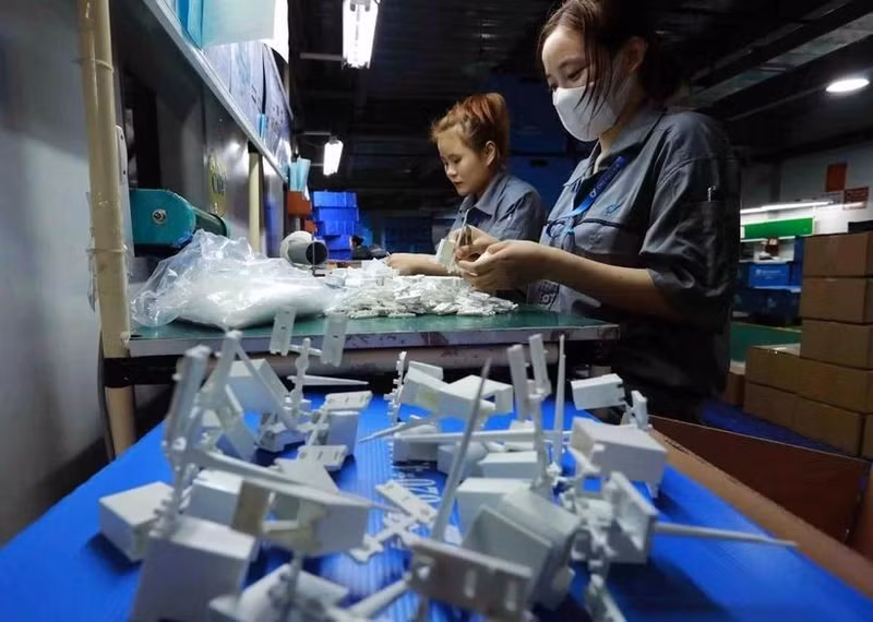 Workers at a Taiwanese company in An Duong industrial part, Hai Phong city. (Photo: VNA)