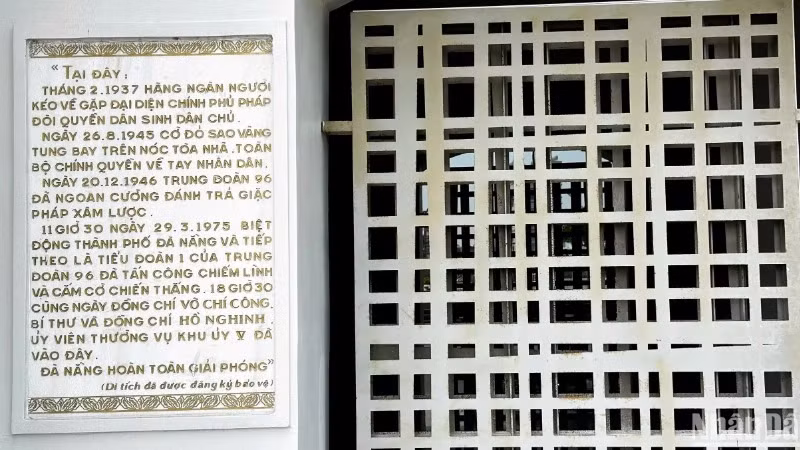 The Da Nang Museum is now upgraded and built from the Da Nang City Hall with a Monument Board recording the historical moments of Da Nang. This is a registered protected relic. (Photo: ANH DAO)